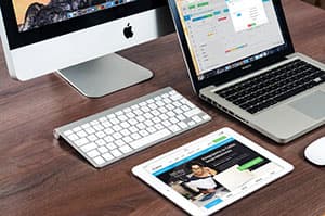 MacBook, iMac, iPad